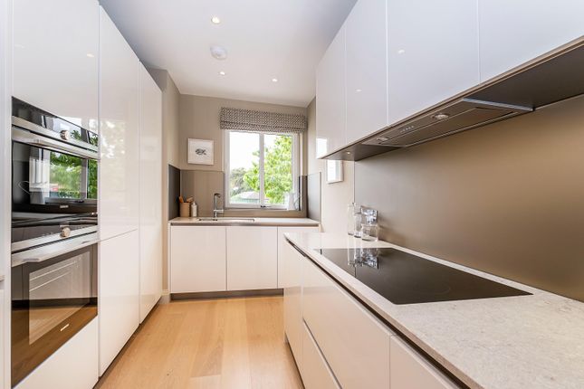 Apartment 16, Carlton House, Teddington Riverside, Lodnon photo 4