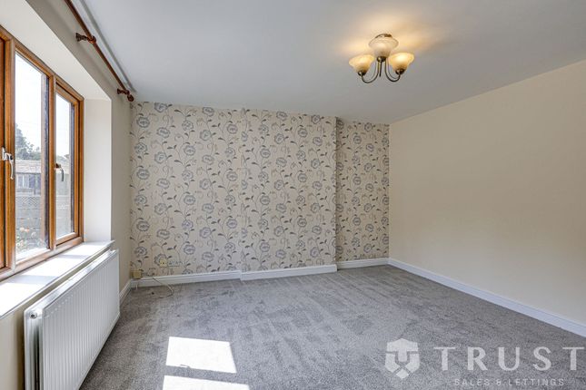37 The Combs, Dewsbury photo 4