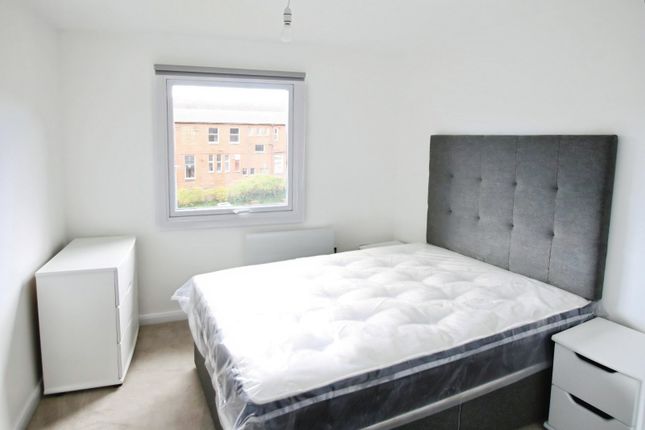 27, North Crescent, Leeds photo 4