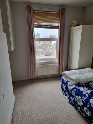 57 Fortescue Road, London photo 5