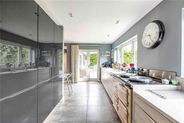 27, Pigeon House Lane, Witney photo 4