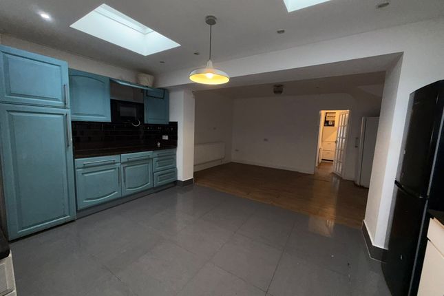 Dawson Avenue, Barking photo 4