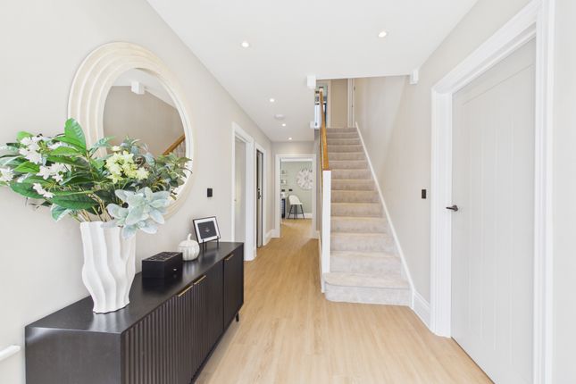 3 Meadow View, Horsham photo 3