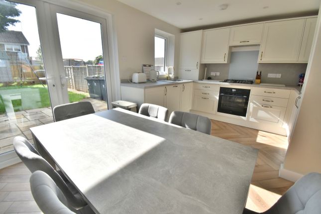 Leeson Drive, Ferndown photo 4