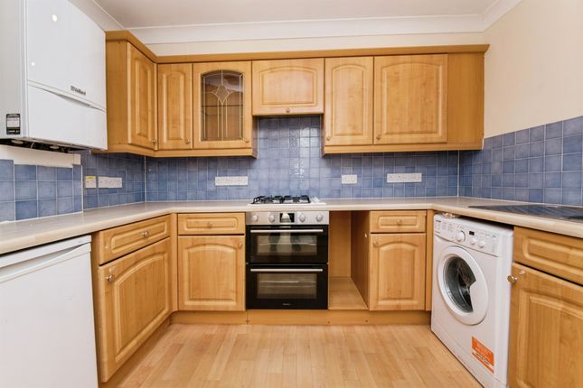 Flat 8, The Shrubbery, West Street, Axminster photo 4