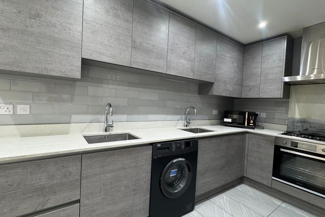 Room 3, 25 Leeds Road, Slough photo 3