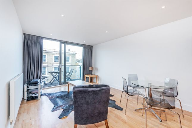 Flat to rent in Ellesmere Court, Fulham Road