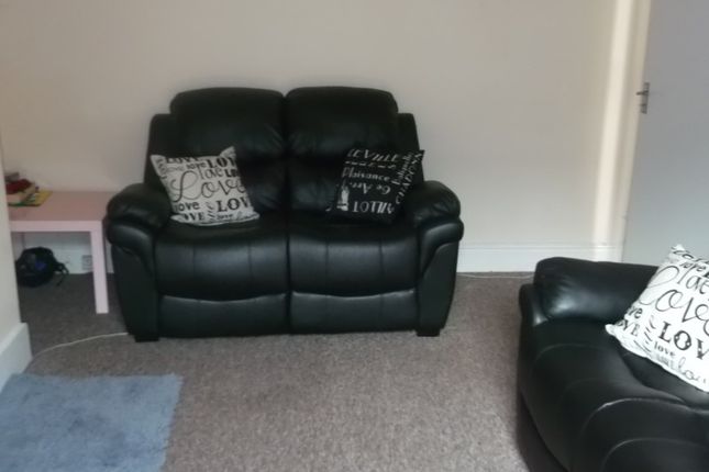 18, Ashville Grove, Leeds photo 3