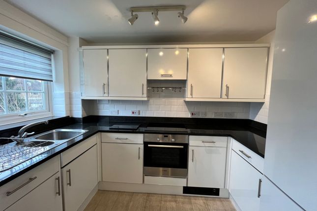 18 Betjeman Court, Cockfosters Road, Herts. photo 5