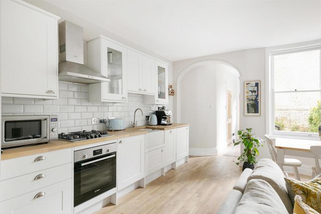 Flat for sale in Kennington Park Road, London