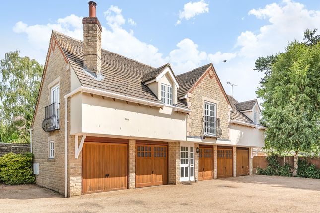 Thumbnail Detached house for sale in Oakfield Place, Witney