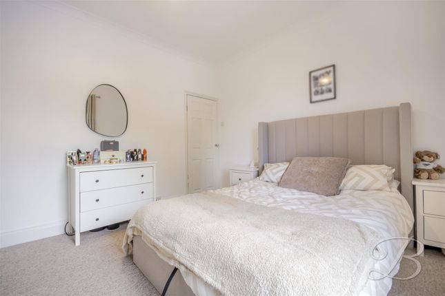 32, Hornscroft Road, Chesterfield photo 4