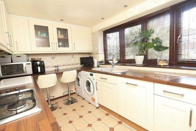 80, Udall Gardens, Collier Row photo 3