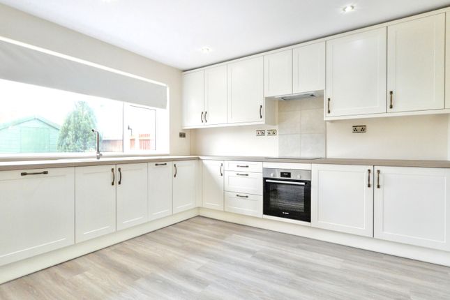 58, Oaklands Lane, St Albans photo 2