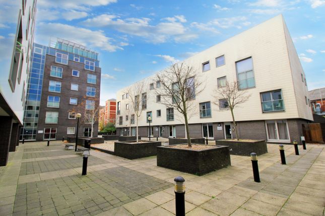 Flat to rent in Maidstone Road, Norwich