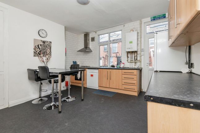 136, Ash Road, Leeds photo 3