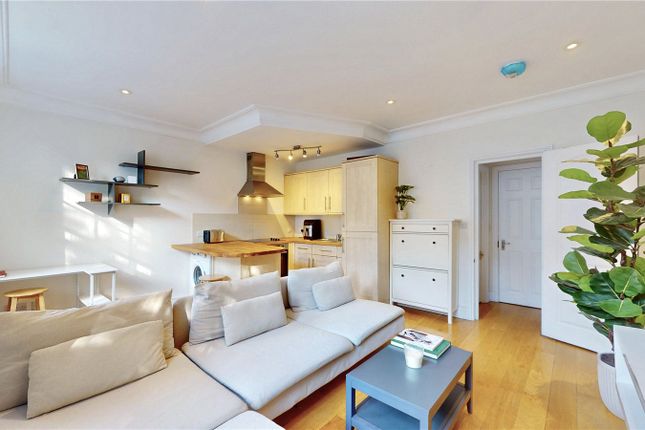 Flat 3,, 20 Danbury Street, Islington photo 2