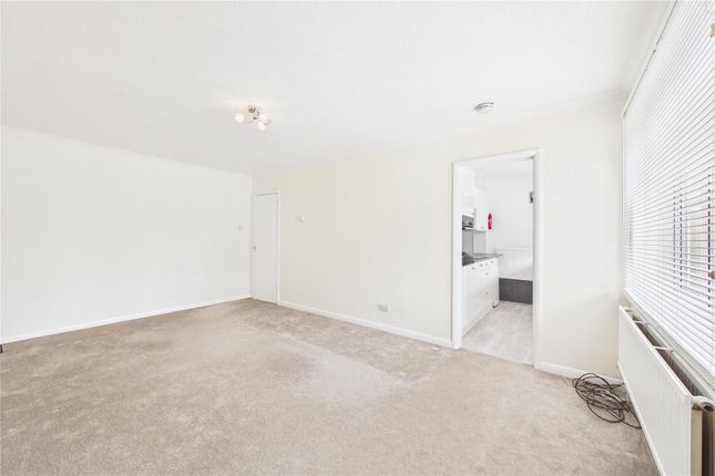 2 Westview,, Aston Close, Reading photo 2