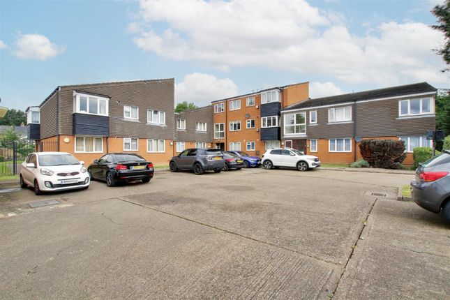 Thumbnail Flat for sale in Springfield Road, Cheshunt, Waltham Cross