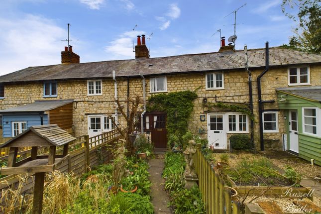 Cottage for sale in Victoria Row, Buckingham