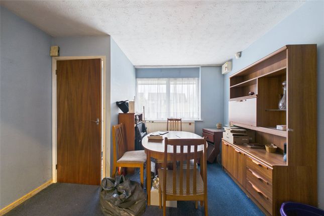 2, Carston Grove, Reading photo 4