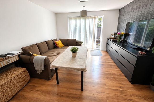 9 Avenue Road, Romford photo 2