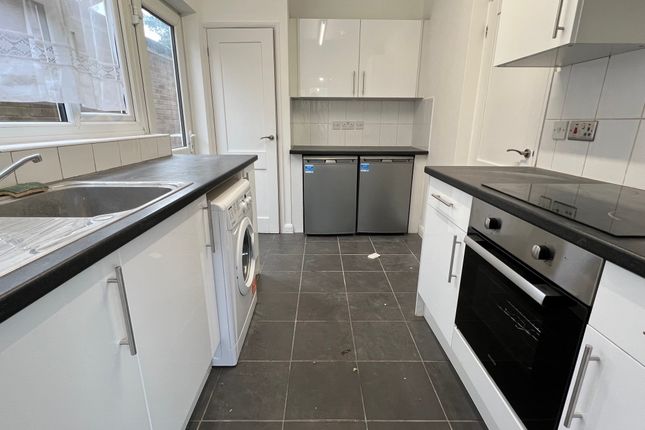 Detached house to rent in Redheath Close, Watford