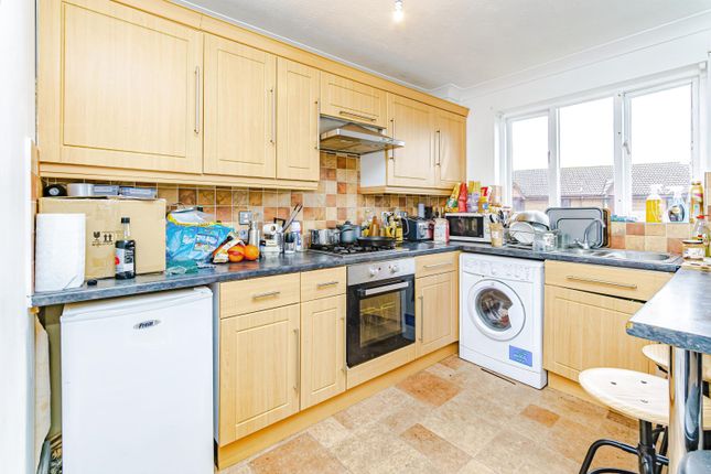 13, Marigold Way, Croydon photo 2