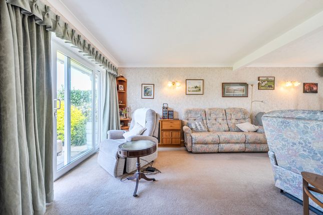 8 Woodlands Drive, Taunton photo 4