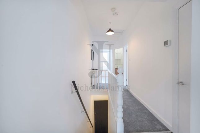 Flat to rent in Ashfield Road, Manor House, London