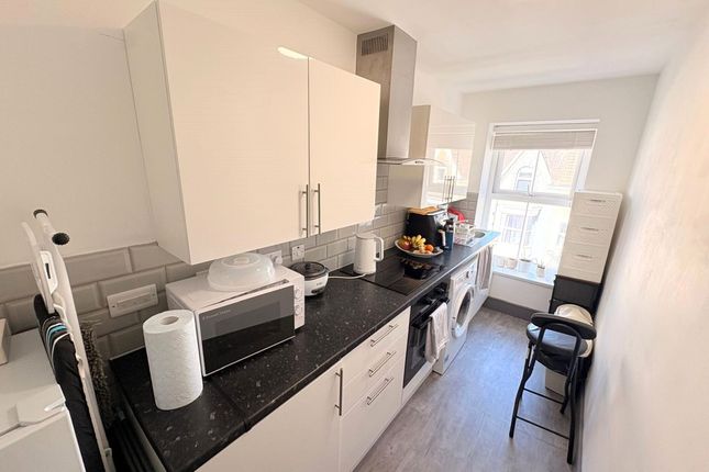 17 Eaton Crescent, Swansea photo 5