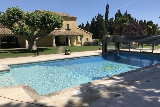 Thumbnail Villa for sale in Entraigues Sur La Sorgue, Gard Provencal (Uzes, Nimes), Provence - Var