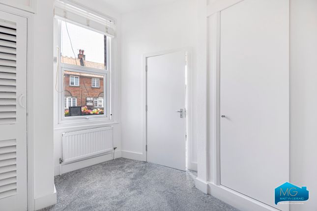 Flat to rent in Green Lanes, Winchmore Hill, London