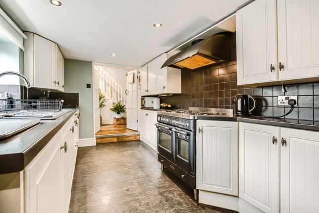 18, Carr Lane, Wakefield photo 3