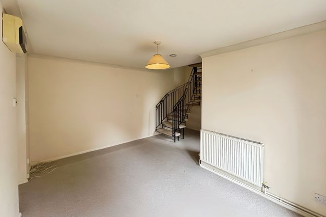 76, Gainsborough Way, Somerset photo 3