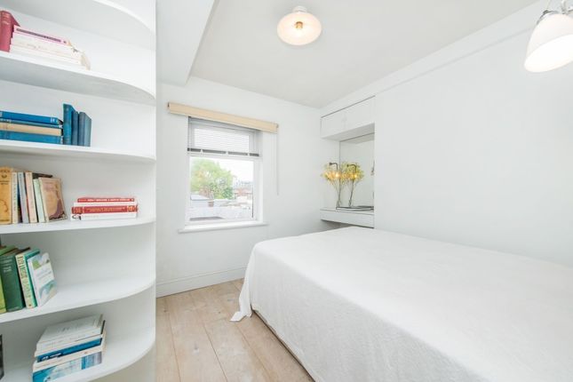 Flat 3, 347, Kensington High Street, London photo 4
