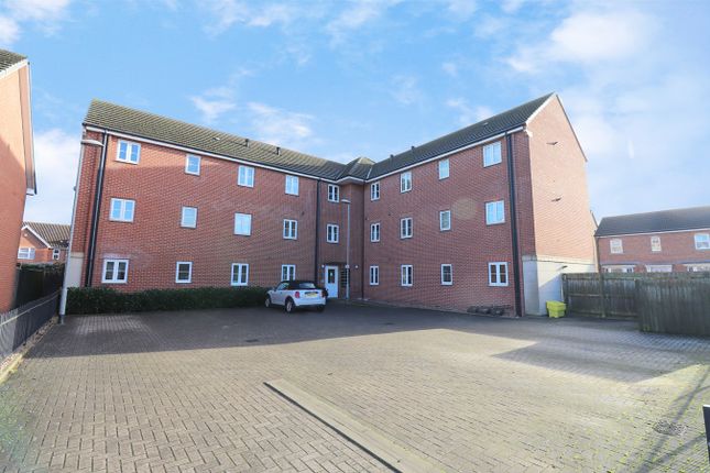 Thumbnail Flat for sale in Pintail Close, Scunthorpe