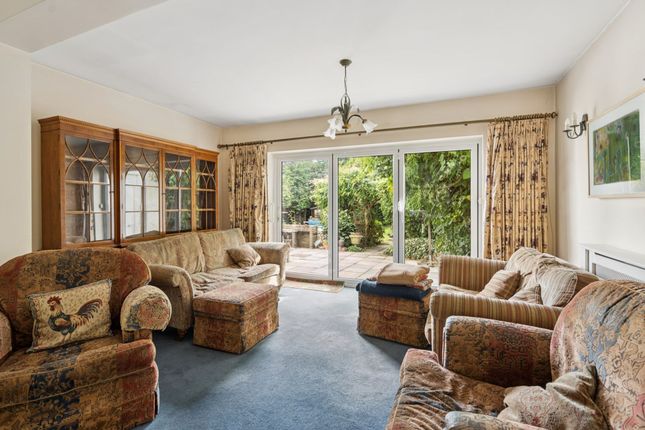 25 Finch Lane, Bushey photo 4