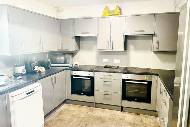 Kitchen 1.Jpeg