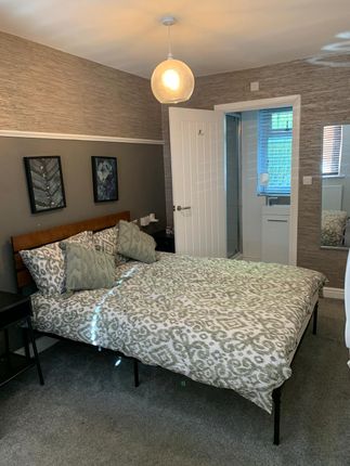 76 Balne Lane, Wakefield -5 Star Standard Ensuite Rooms From Â£600 Per Month