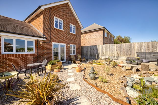 27, Southall Close, Minster photo 4