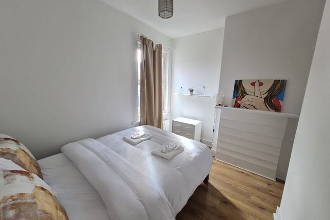 137, orford road, Walthamstow photo 2