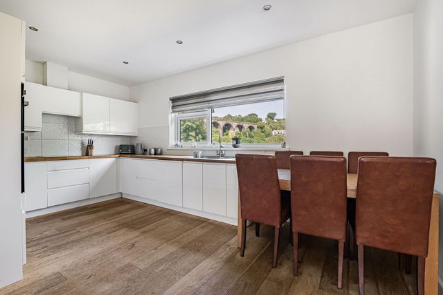 3 Sparnon Close, St. Austell photo 4