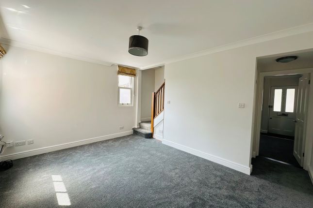End terrace house to rent in Terrace Road North, Binfield