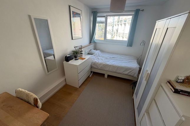 13 Gateway, Gateway - 4 Bedroom with Lounge, London photo 2