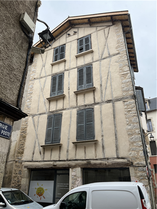 Semi-detached house for sale in Villefranche-De-Rouergue, Aveyron, Occitanie, France