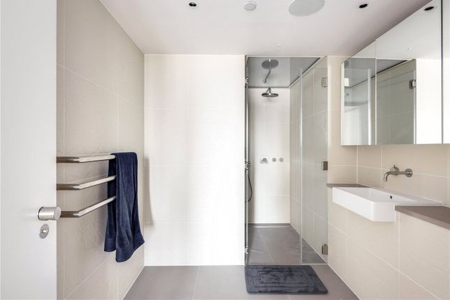 Flat for sale in Manhattan Loft Apartments, 22 International Way, London