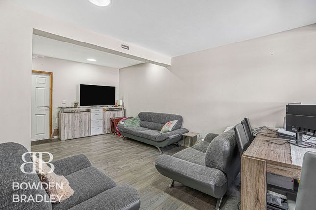 58 Uplands Road, Woodford Green photo 3