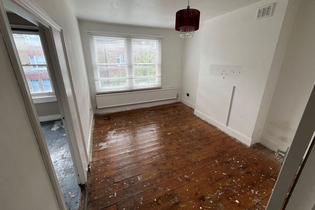 11, Gascony Avenue, London photo 4
