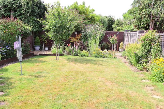 49, Glebe Road, Farnborough photo 3